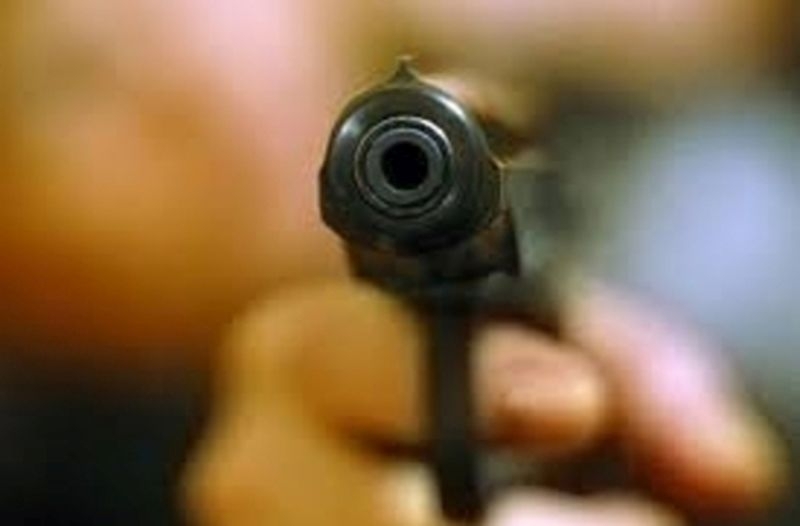 Мъж откри безразборна стрелба в София! Прострелял се сам