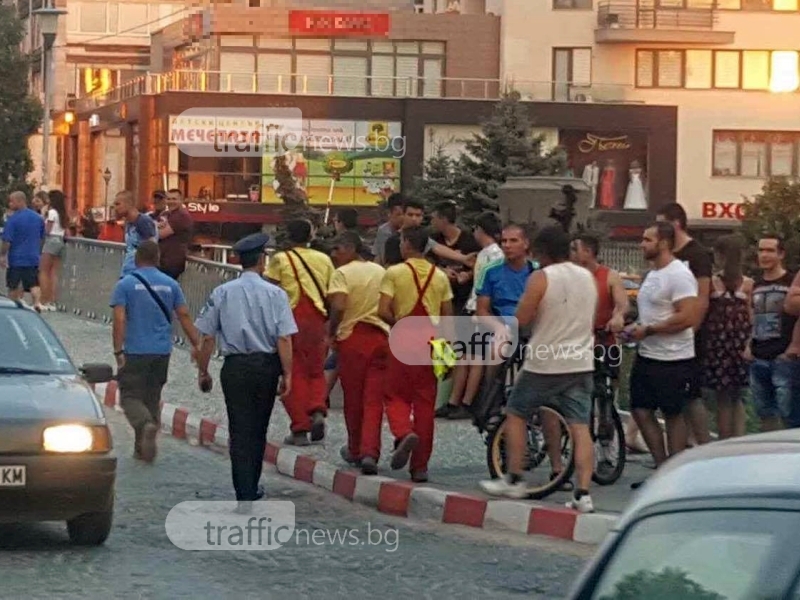 Протестиращи нападнаха трима роми в Асеновград СНИМКИ