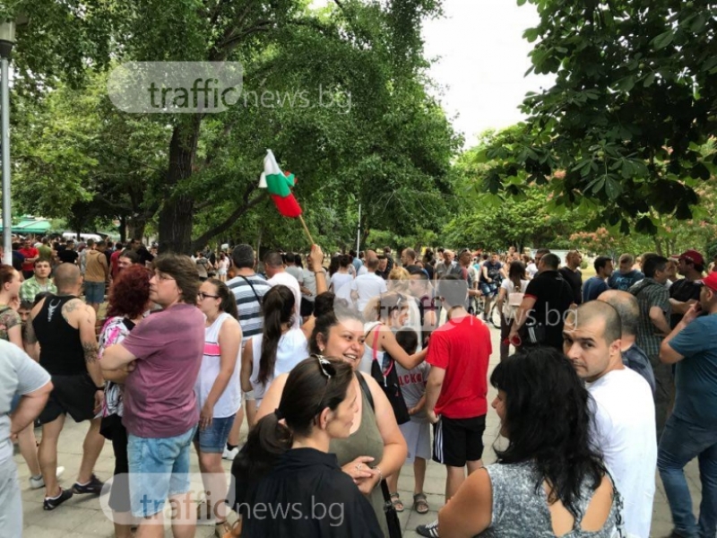 Асеновград излиза на протест и тази вечер! Хиляди се събират срещу ромите биячи