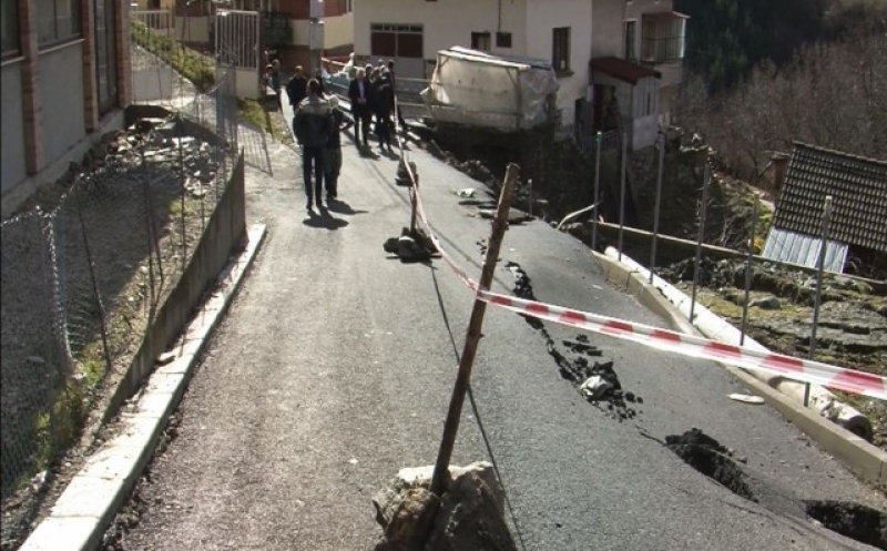 Свлачище откъсва родопско село от света