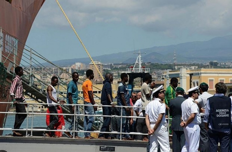 Италия се закани: Край на корабите с мигранти на пристанищата в страната