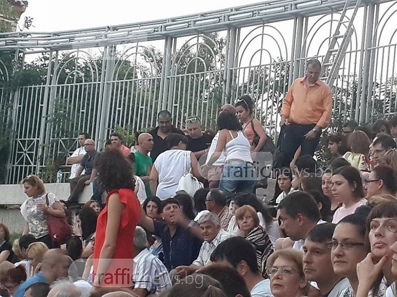 Мъжът, който падна на Античния театър, е със счупен прешлен СНИМКИ