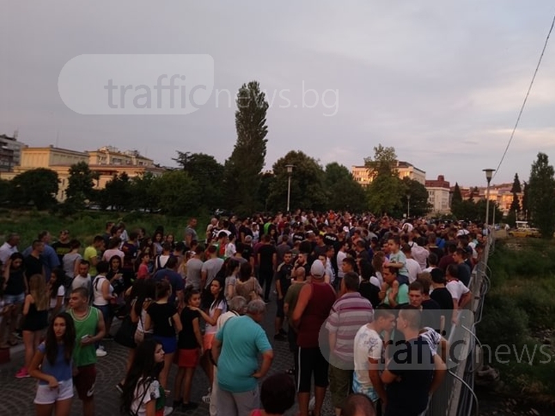 Кметът на Асеновград с опит да тушира напрежението, среща се с граждани
