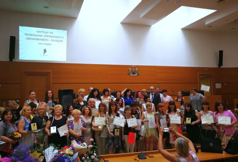 Над 100 учители и педагози от Пловдивско получиха награди