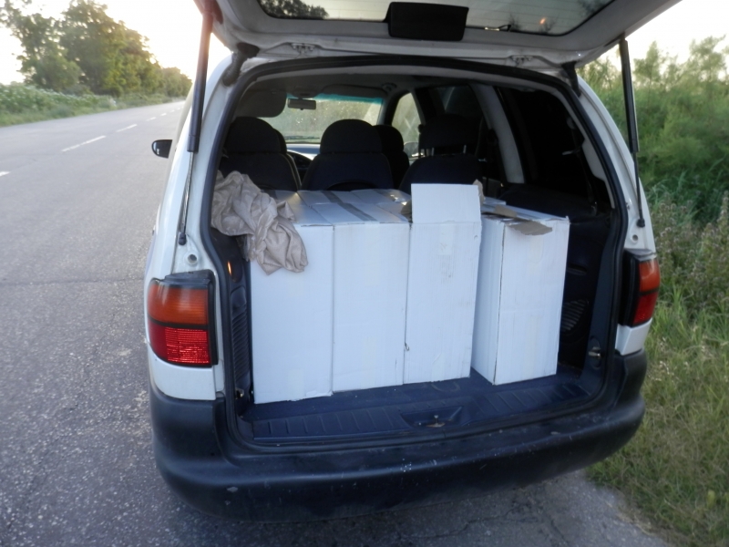 Пипнаха пловдивчанин на пътя за Пазарджик с огромно количество цигари без бандерол СНИМКИ