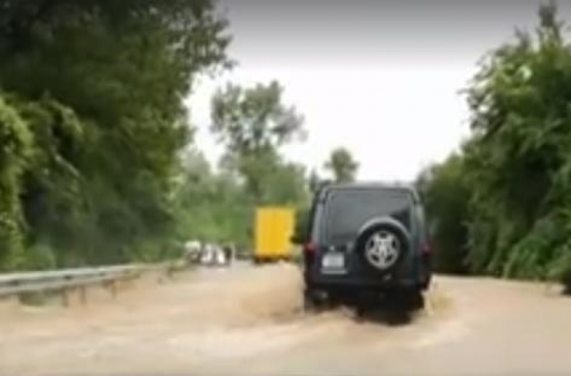 Затвориха пътя Плевен – Ловеч! Преля язовир