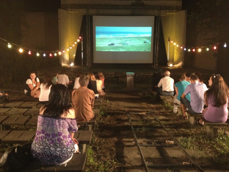 Площад “Централен“ става киносалон! Стотици киномани се събират на центъра