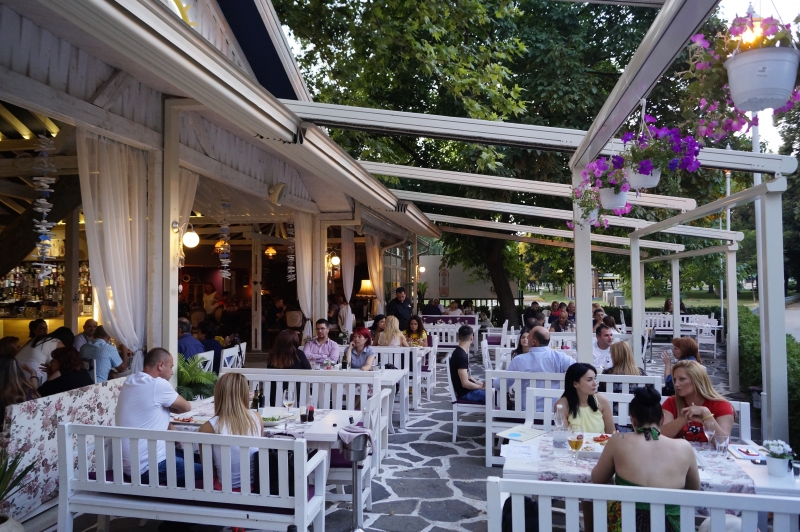 Кулинарни, винени и културни изненади акостират на брега на ресторант Марбея