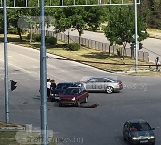 Катастрофа между две коли в Тракия! Две бебета са били в автомобилите СНИМКИ