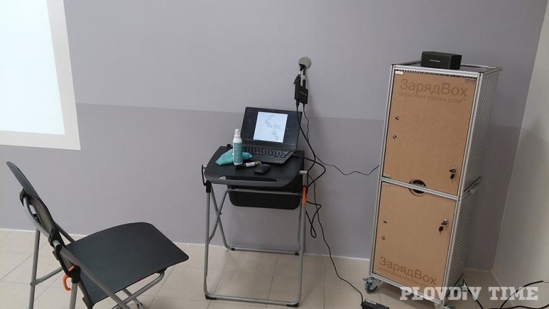 Google влиза в пловдивските училища, идва краят на големите и тежки чанти СНИМКИ