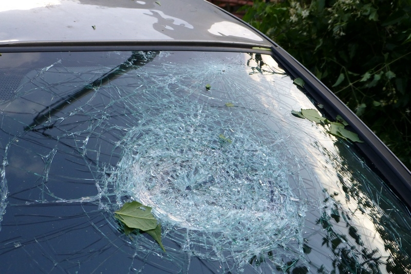 След градушката сервизите се задръстиха от шофьори, застрахователите в паника