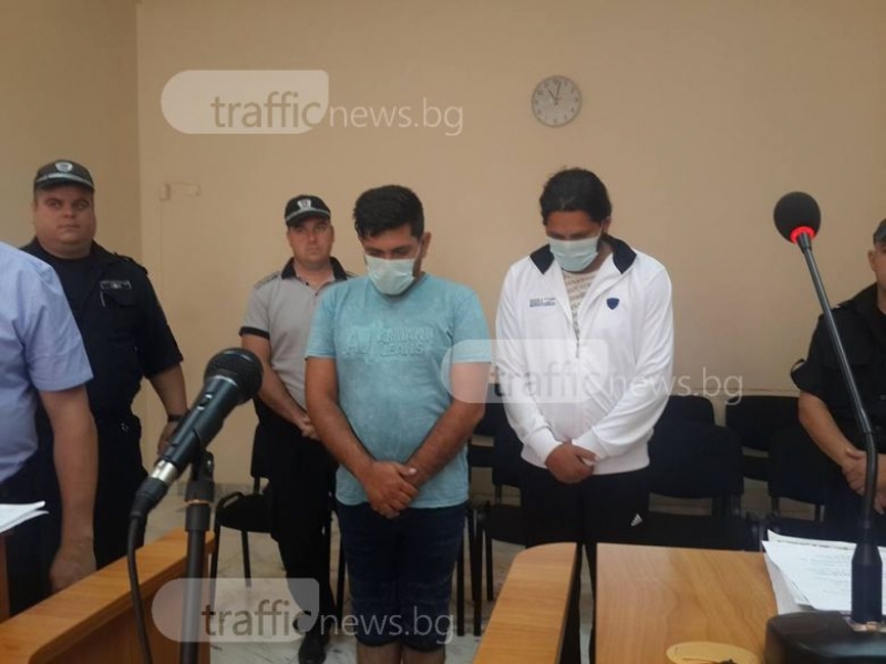 Двамата роми от Асеновград остават в ареста, въпреки че “нямат представа“ защо са в съда СНИМКИ