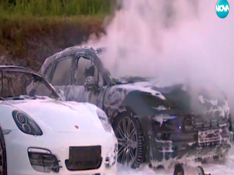 Луксозни коли за 1 милион евро изгоряха, подпалени от протестиращи