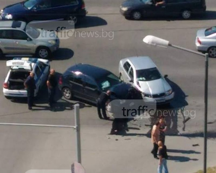 Две коли се натресоха край Скобелева майка, един от шофьорите е ранен СНИМКА