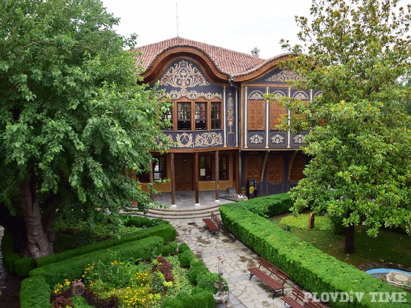 Етнографският музей в Пловдив пази съкровища от век насам СНИМКИ