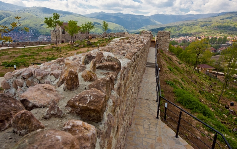 Само на 40 км от Пловдив: Красива антична крепост изумява туристи от целия свят СНИМКИ