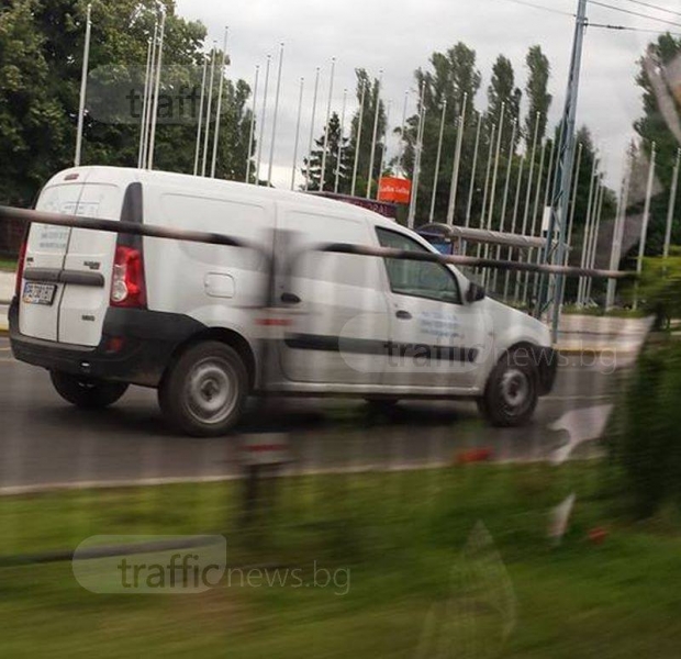 Безумие! Нагъл шофьор кара 300 метра в насрещното на Панаира ВИДЕО