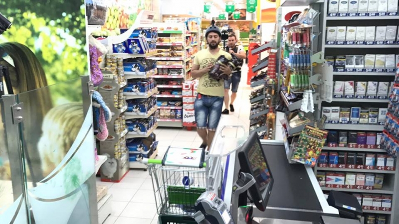 Пловдивчанин в мола сътвори най-бясното пазаруване в живота си СНИМКИ