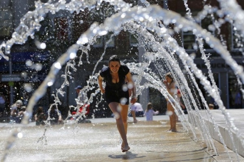 Жега в Пловдив! Жълт код за опасни горещини под тепетата