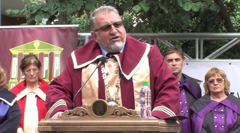 Пловдивският ректор, който подарява джип срещу следване, излезе в отпуск ВИДЕО