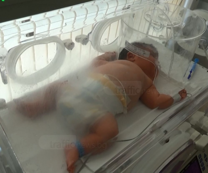 Бебето гигант в Пловдив - с пъти по-голямо от другите в отделението ВИДЕО