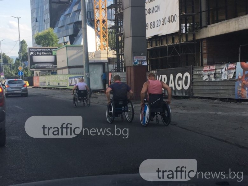 Хора с инвалидни колички изпревариха тапата на Панаира! СНИМКИ