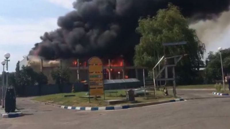 Пожарът в склада за дрехи край столицата вече е овладян ВИДЕО