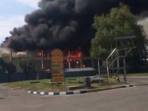Голям пожар избухна в центъра на столицата, запали се склад за дрехи