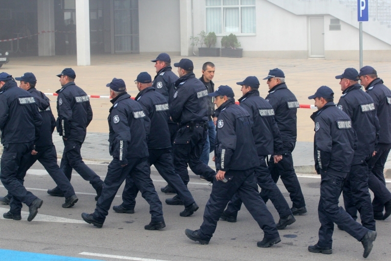 Полицаите се вдигат отново на протест