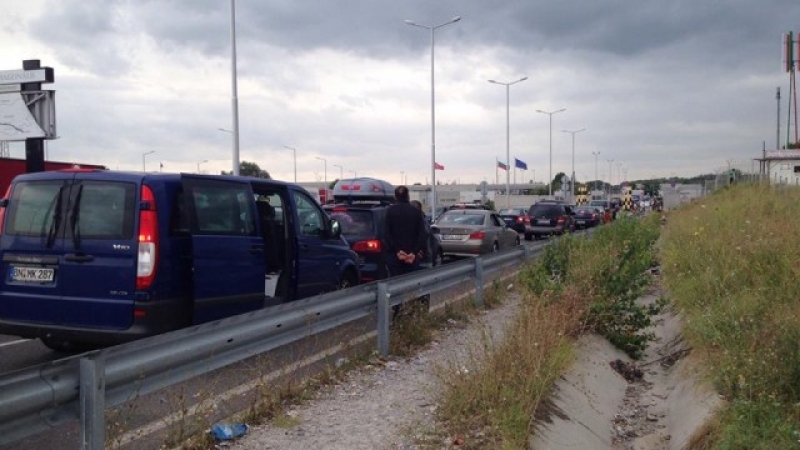 Над 10 хиляди автомобила са преминали вчера през границата с Турция
