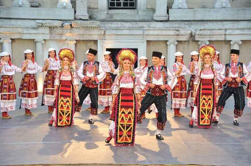 Хиляди души пристигат в Пловдив за петдневен фолклорен фестивал