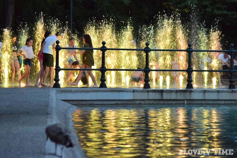Жега захлупва Пловдив през уикенда, термометърът стига до 37 градуса