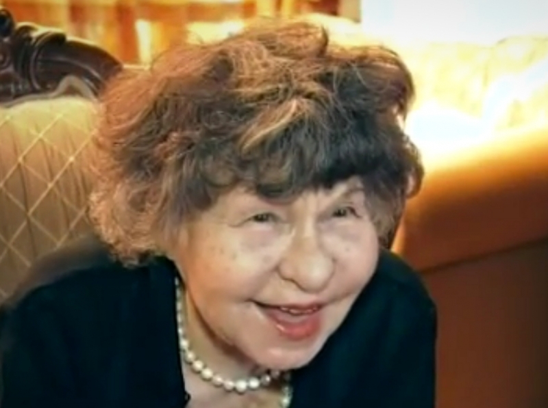 Стоянка Мутафова за фалшивите новини за смъртта й: Има ме, тук съм! ВИДЕО