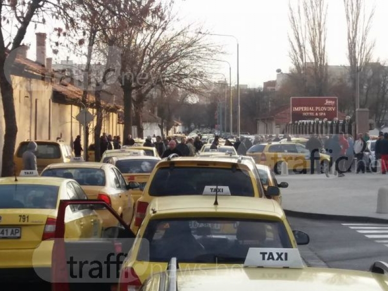 Пловдивските таксиджии готови за нови протести