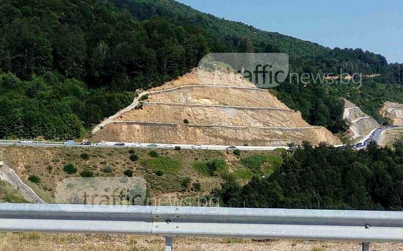 Зверско  задръстване от 3 км блокира стотици на Маказа от гръцка страна СНИМКИ