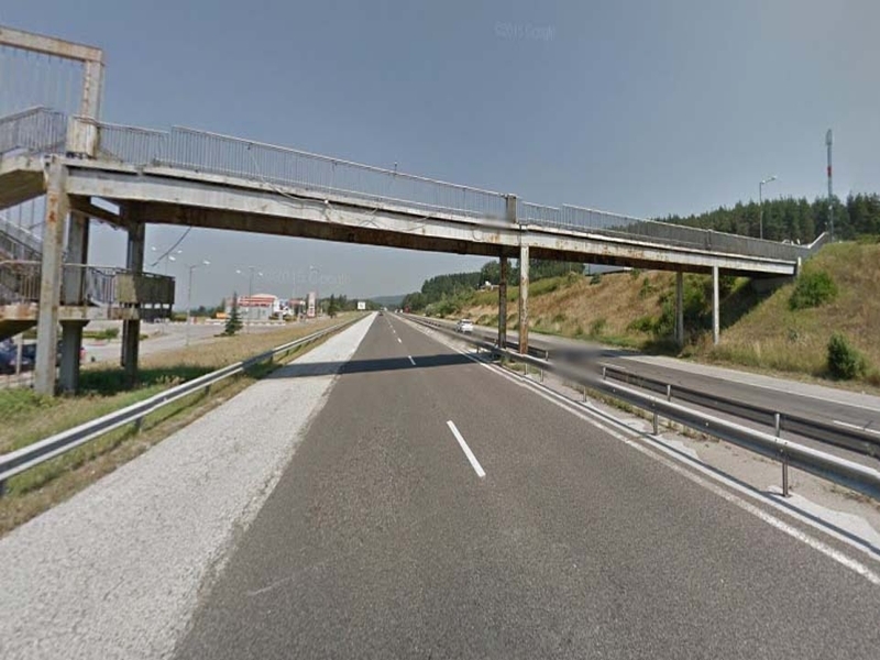 Спират колите по магистралата от и към Пловдив, махат частна пасарелка