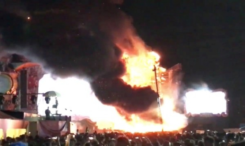 Фойерверк подпали сцена на музикален фестивал в Барселона