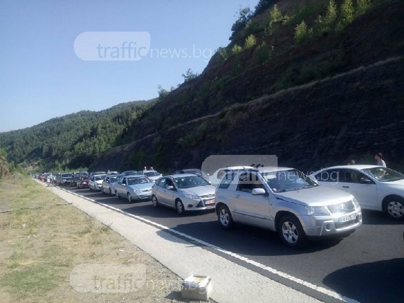 Кошмарът Маказа: колоната от коли за влизане в България набъбна на 5 километра