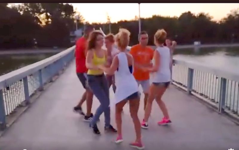 Ритми и танци разклатиха моста на Гребната ВИДЕО
