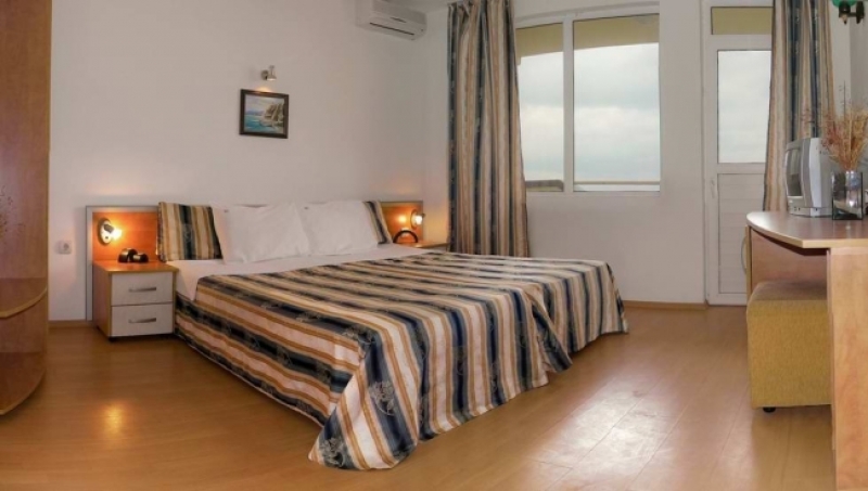 Данъчни затварят семейни хотели по морето заради касови бележки