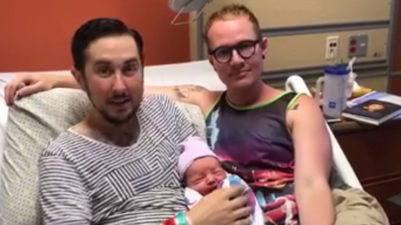 Транссексуален мъж роди здраво момченце ВИДЕО