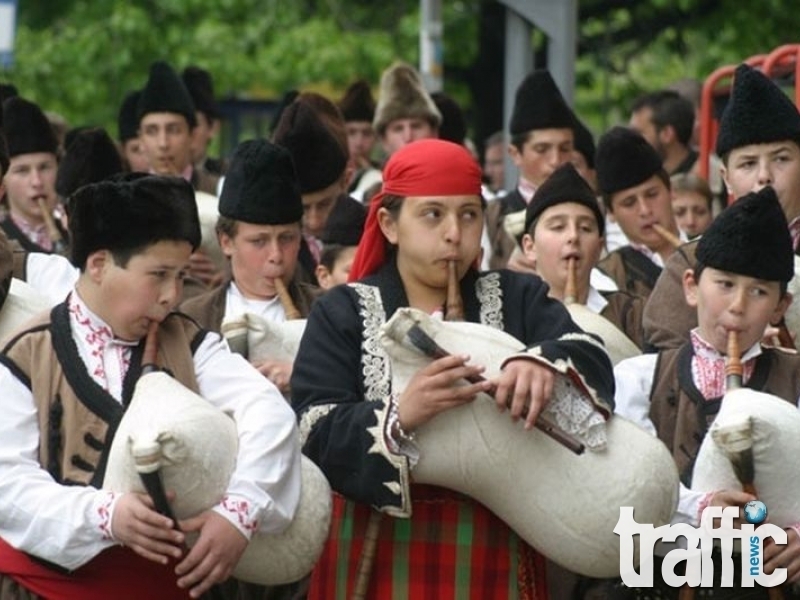 Хиляди души се стичат днес в Гела! Започва гайдарското надсвирване