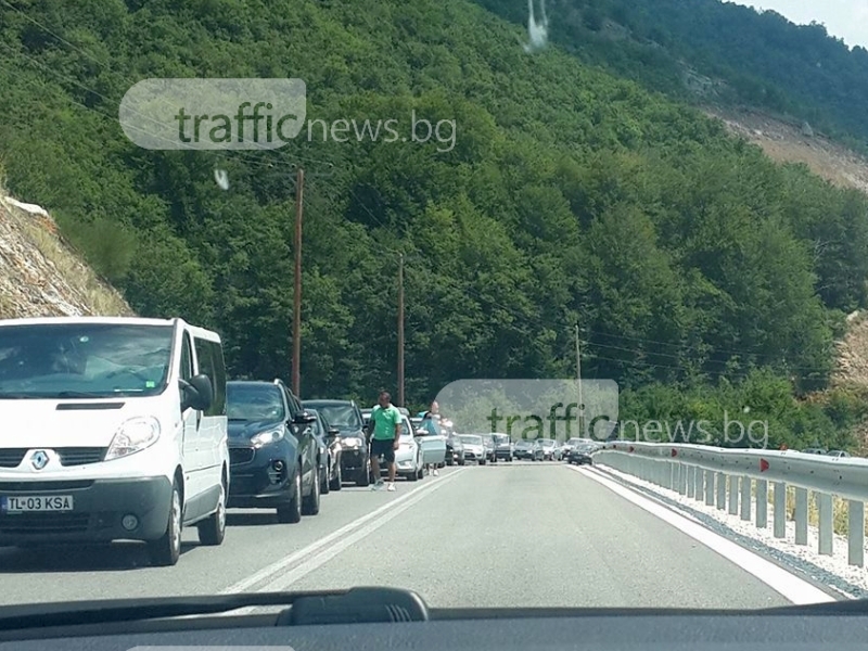 Мъка на Маказа: Километрична опашка и адски жеги посрещат прибиращите се от Гърция СНИМКИ