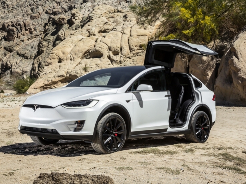 Tesla сваля цената на една от колите си с няколко хиляди долара