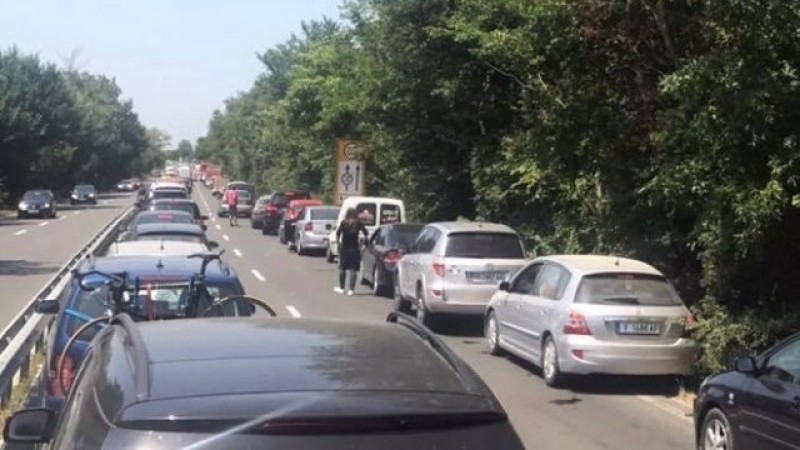 Верижна катастрофа затапи пътя Созопол – Бургас