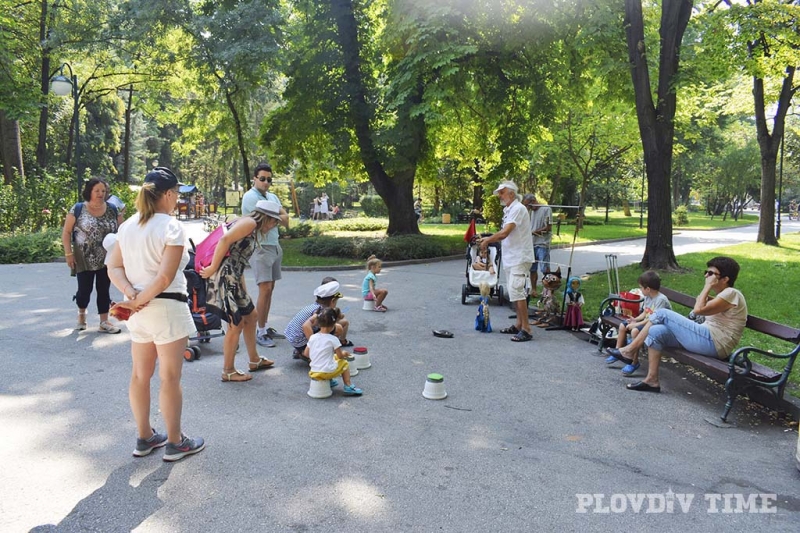 Цар-Симеоновата градина се превърна в детско царство, дори кучетата се вдетиниха СНИМКИ