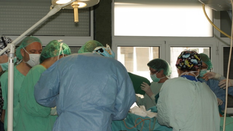 Уникална операция спаси мъж с рак на лицето СНИМКИ