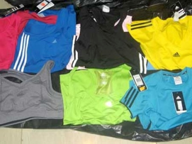 Пловдивчанин се сдоби с нов гардероб - открадна дрехи от магазин, махайки алармите им
