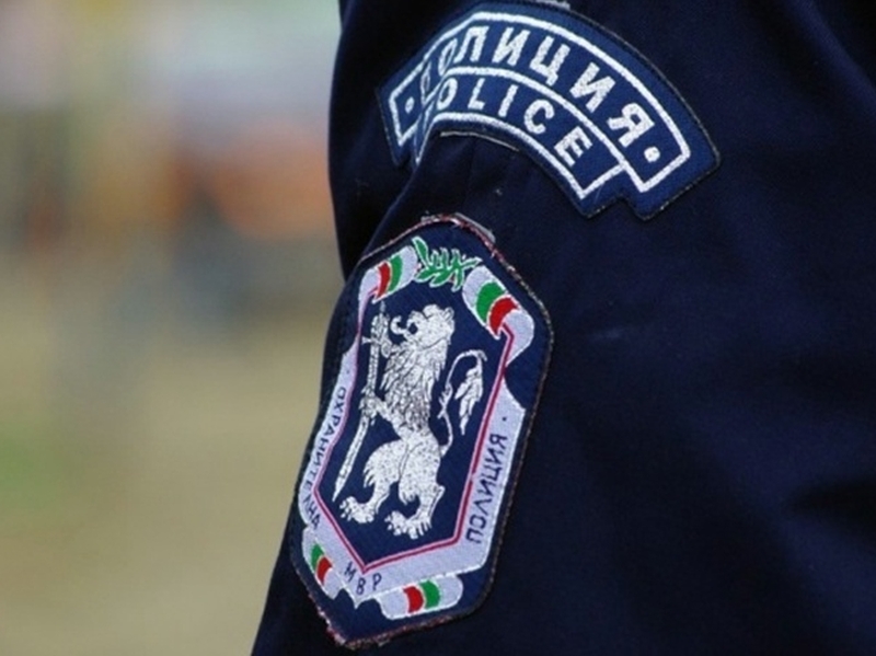 Пращат полицаите от големите градове към селата