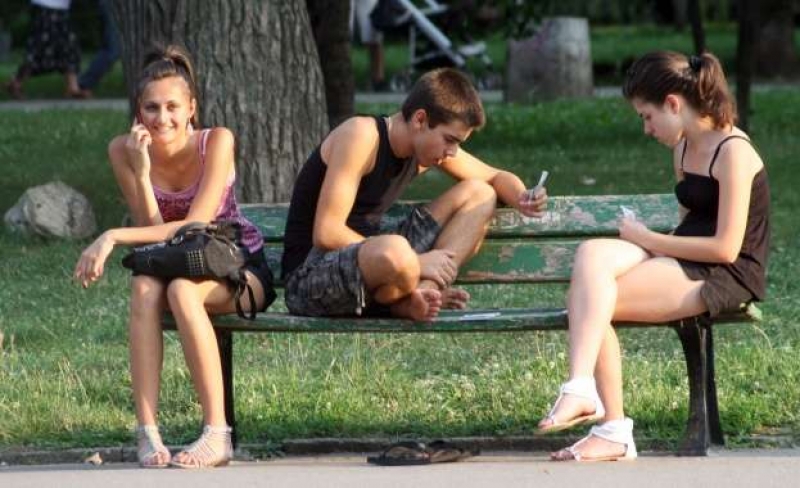 Колко от младите в България нито учат, нито работят?